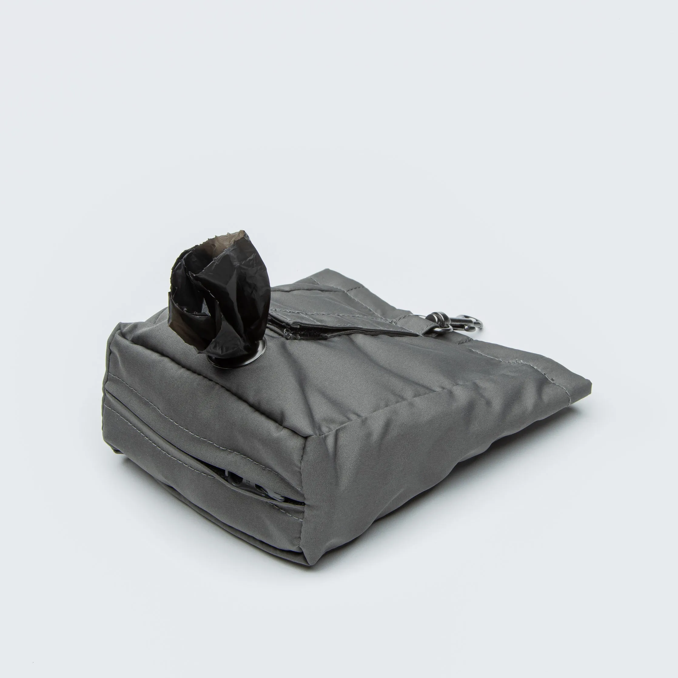 Cloud7: Dog Treat Bag in Calgary Anthracite