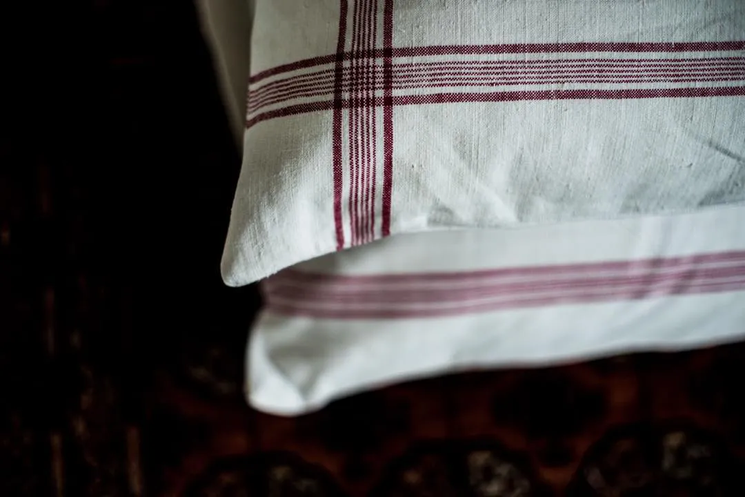 Pillow: Handwoven antique Hungarian hemp - P030