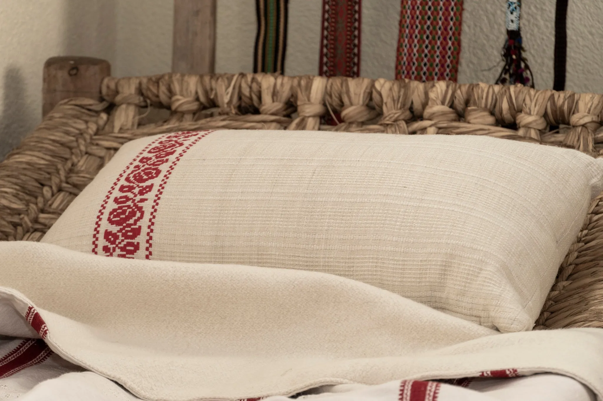 Pillow: Handwoven antique Hungarian hemp - P078