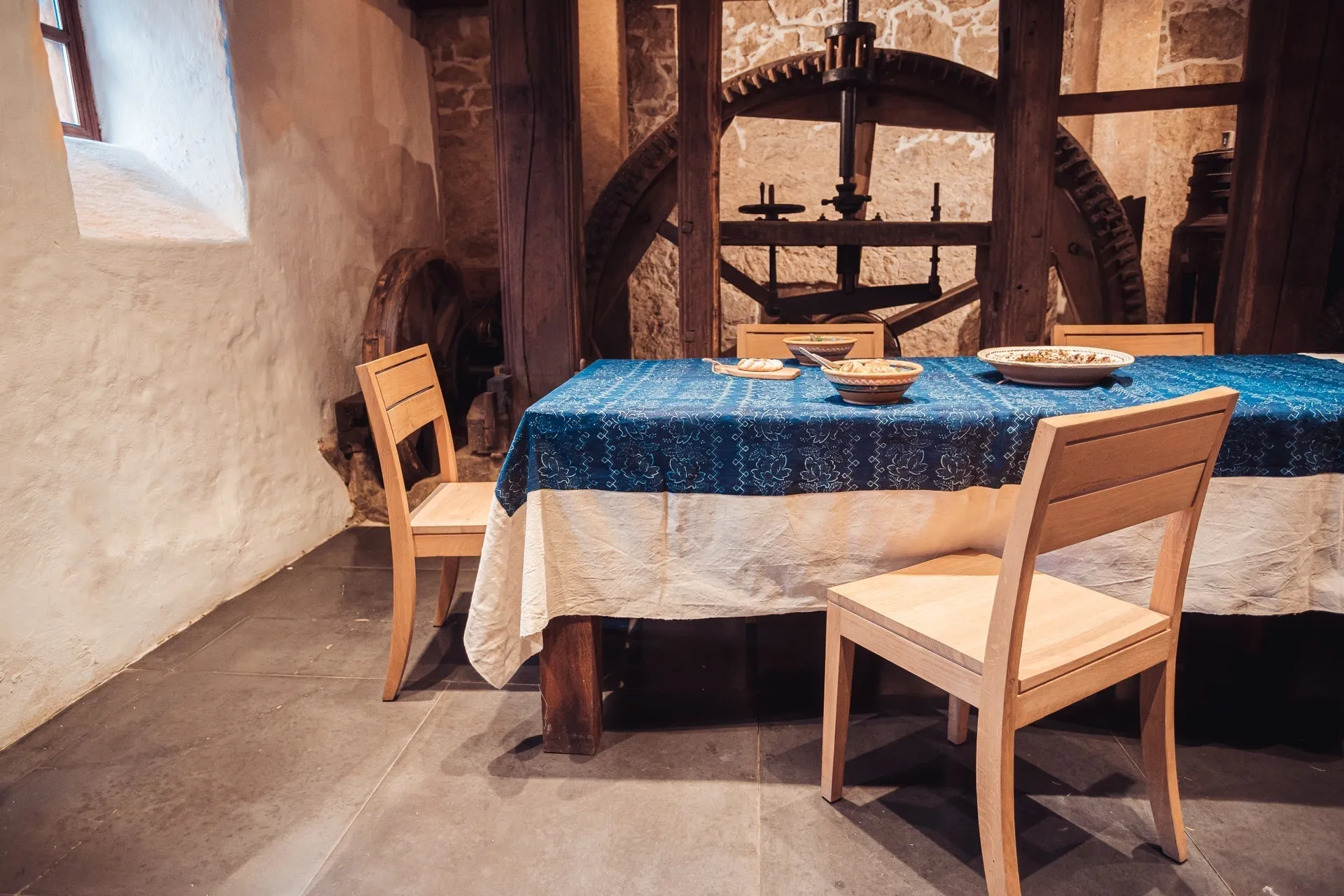 Table Cloth: Antique handwoven Hungarian hemp - TW131